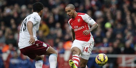 Walcott Luncurkan Pujian Manis Untuk Ozil Walcott Luncurkan Pujian Manis Untuk Ozil