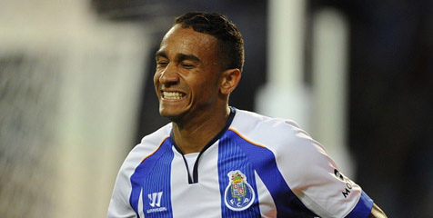 Alves Melayang, Danilo Calon Kuat Wing Back Anyar Barca Alves Melayang, Danilo Calon Kuat Wing Back Anyar Barca