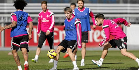 Berlatih Dengan Skuat Utama, Odegaard Tak Mau Segera Debut