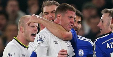 Pernah Jadi Korban, Ivanovic Kini Gigit Pemain Everton Pernah Jadi Korban, Ivanovic Kini Gigit Pemain Everton