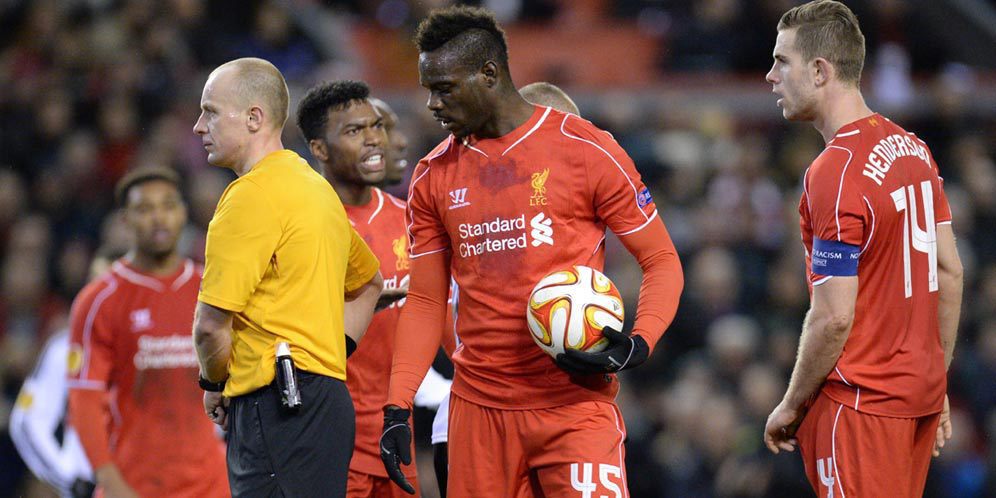 'Diberi' Penalti, Balotelli Berterima Kasih Pada Henderson 'Diberi' Penalti, Balotelli Berterima Kasih Pada Henderson