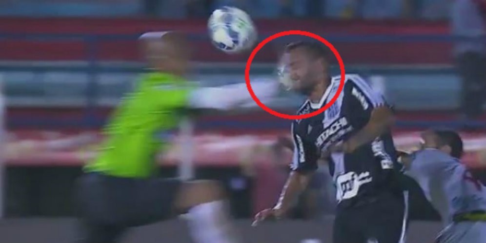 Kiper ini Jotos Lawannya Sampai KO
