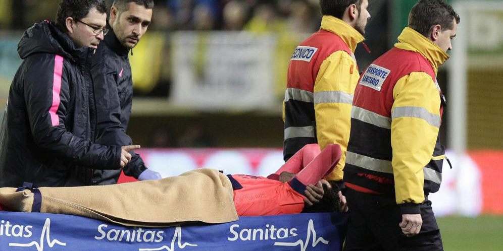 Busquets Cedera Engkel, Barca Harap-Harap Cemas Busquets Cedera Engkel, Barca Harap-Harap Cemas