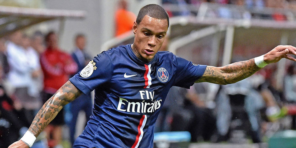 Masa depan di PSG Menggantung, van der Wiel ke Man United? Masa depan di PSG Menggantung, van der Wiel ke Man United?