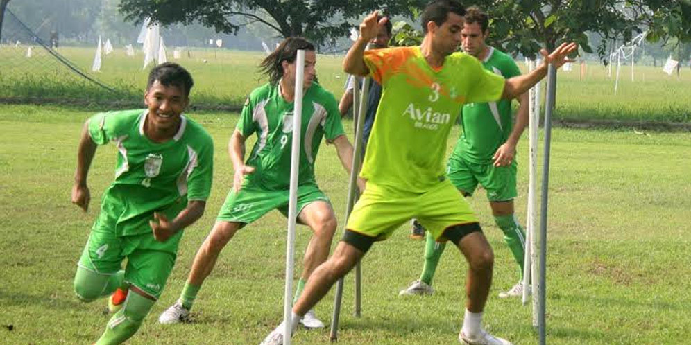 Persebaya Juga Krisis Bek Tengah Persebaya Juga Krisis Bek Tengah