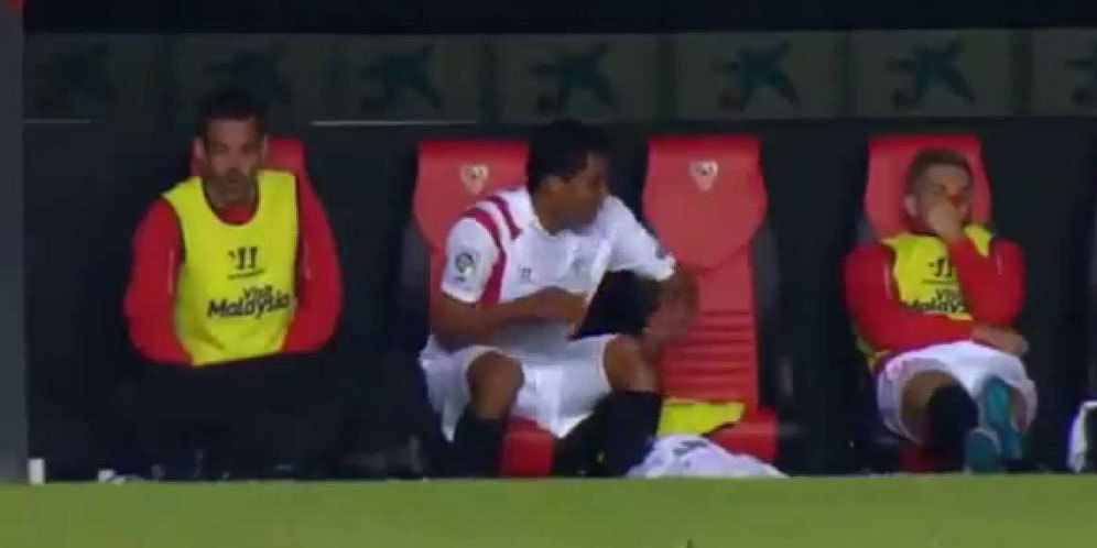 Sudah Tak Tahan, Bek Sevilla Ini Kencing di Bangku Cadangan! Sudah Tak Tahan, Bek Sevilla Ini Kencing di Bangku Cadangan!