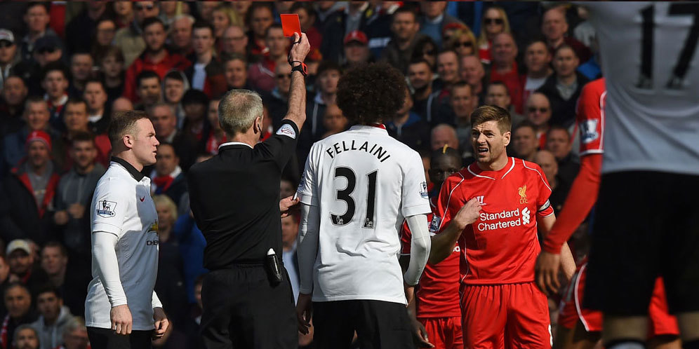 Diusir Setelah 40 Detik, Gerrard Jadi Sasaran Bully di Dunia Maya Diusir Setelah 40 Detik, Gerrard Jadi Sasaran Bully di Dunia Maya