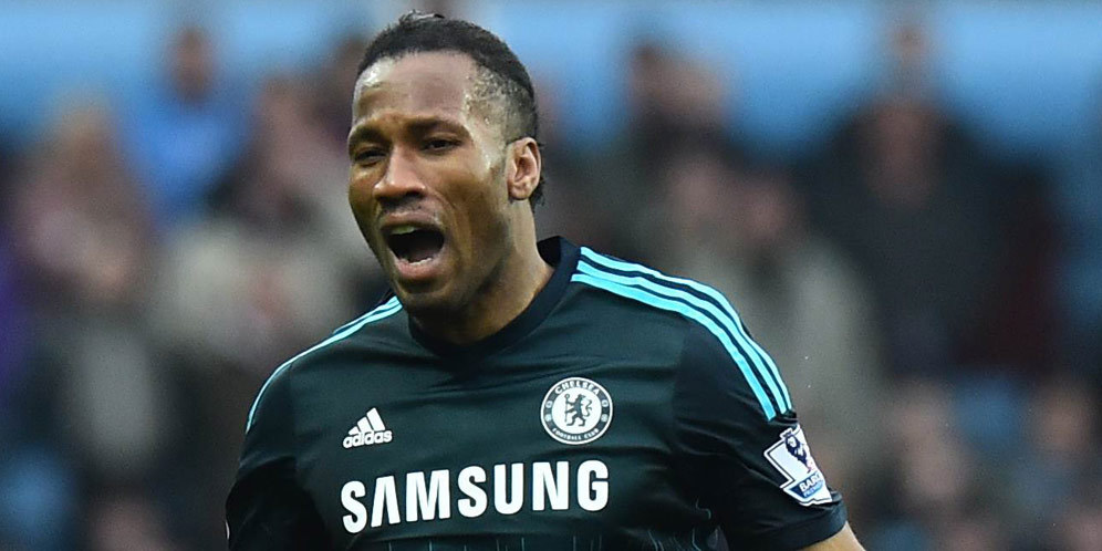 Drogba Idamkan Trofi Premier League Drogba Idamkan Trofi Premier League