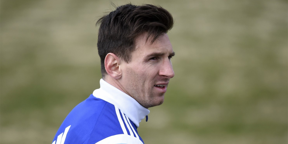 Martino: Kaki Messi Alami Sakit Luar Biasa Martino: Kaki Messi Alami Sakit Luar Biasa