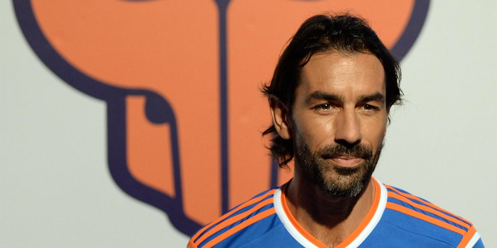 Pires: Arsenal Layak Menangkan Premier League Pires: Arsenal Layak Menangkan Premier League
