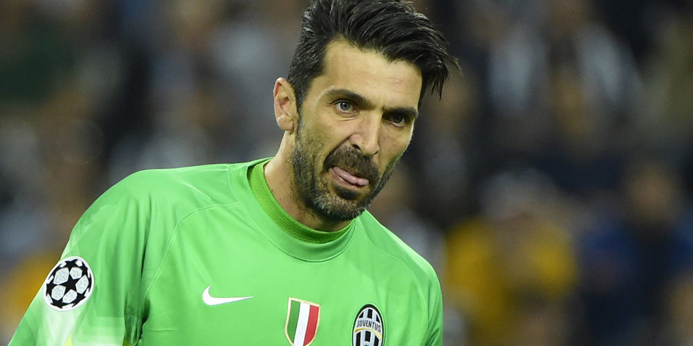 Usia 37 Tahun, Buffon Tegaskan Tolak Pensiun Usia 37 Tahun, Buffon Tegaskan Tolak Pensiun