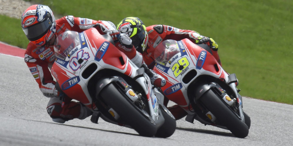 Dovizioso-Iannone Tak Panik Soal Bahan Bakar Dovizioso-Iannone Tak Panik Soal Bahan Bakar