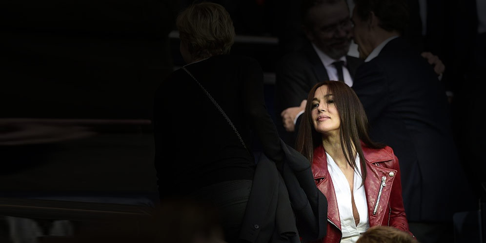 Ada Bond Girl di Tribun VIP PSG vs Barcelona Ada Bond Girl di Tribun VIP PSG vs Barcelona