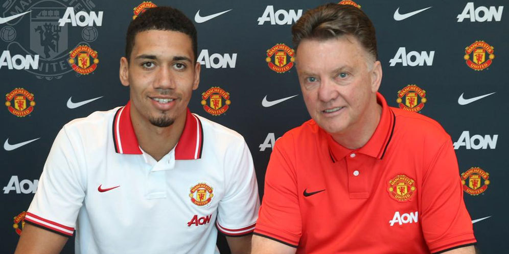 Van Gaal Ikut Senang Smalling Teken Kontrak Baru Van Gaal Ikut Senang Smalling Teken Kontrak Baru