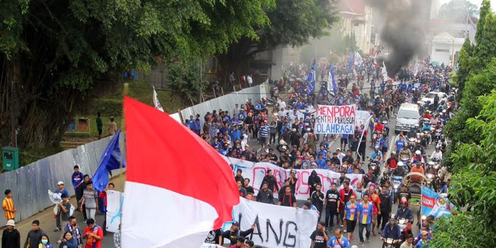 Protes BOPI dan Menpora, Aremania Gelar Pertandingan di Jalanan Protes BOPI dan Menpora, Aremania Gelar Pertandingan di Jalanan