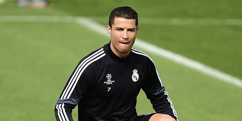 Rileks Hadapi Juve, Ronaldo Bermain Poker