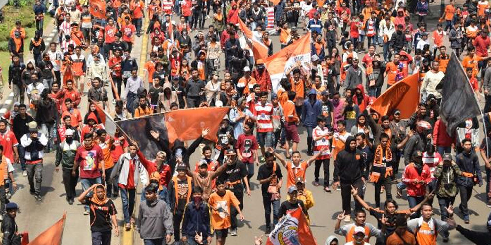 Minta Jokowi Selamatkan Sepakbola, Ribuan Jakmania Berikan Petisi Minta Jokowi Selamatkan Sepakbola, Ribuan Jakmania Berikan Petisi