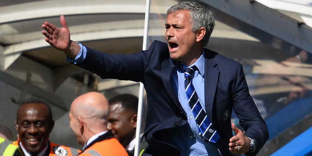 Mourinho: Gerrard Mengajari Saya Jadi Pelatih Yang Baik Mourinho: Gerrard Mengajari Saya Jadi Pelatih Yang Baik
