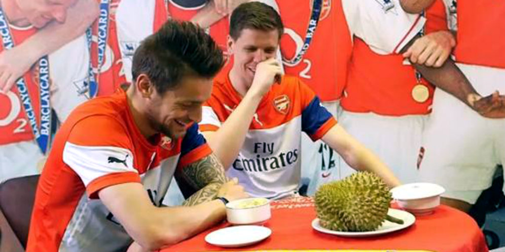 Video: Reaksi Kocak Skuat Arsenal Cicipi Durian Video: Reaksi Kocak Skuat Arsenal Cicipi Durian