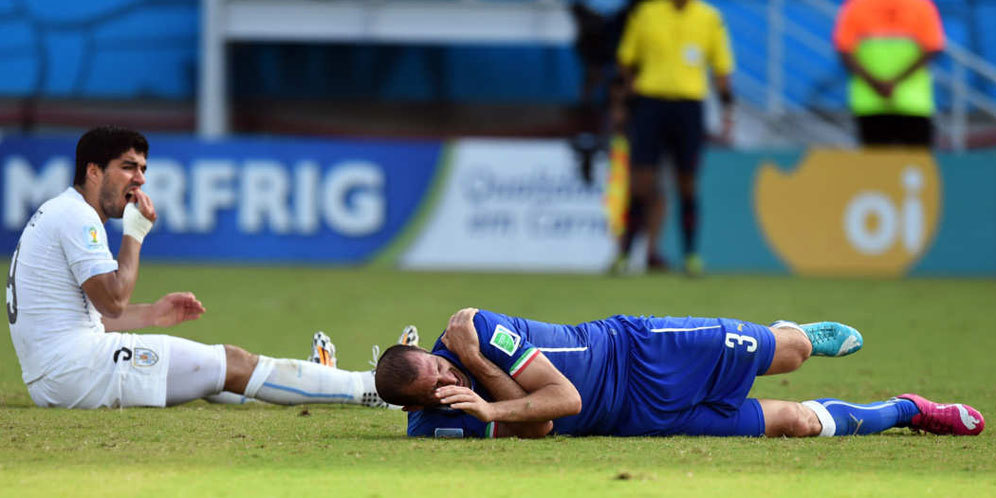 Suarez vs Chiellini dan Evra di Final, Twitter Heboh Suarez vs Chiellini dan Evra di Final, Twitter Heboh