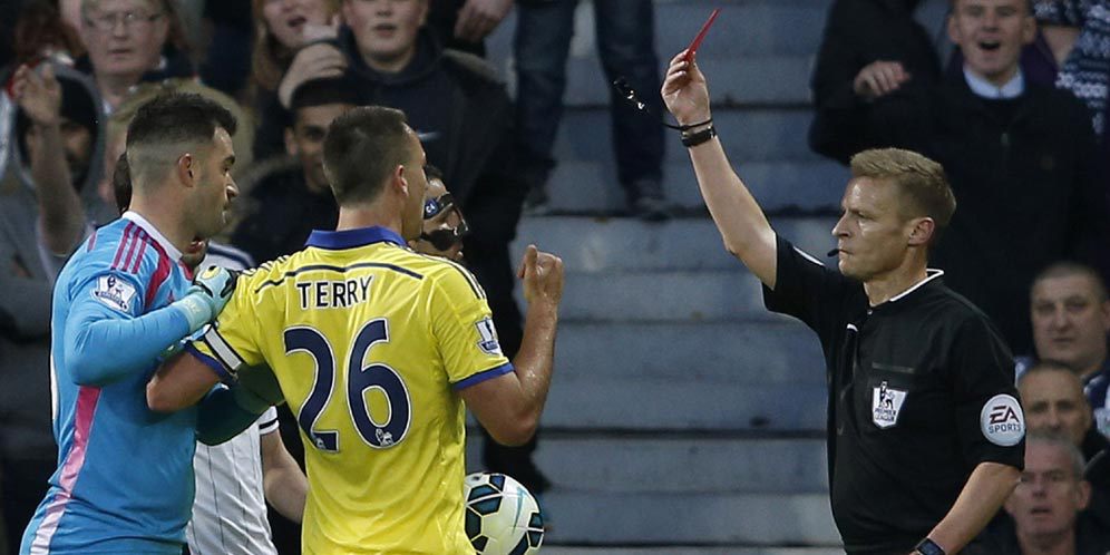 Brunt: Fabregas Memang Layak Dapat Kartu Merah Brunt: Fabregas Memang Layak Dapat Kartu Merah