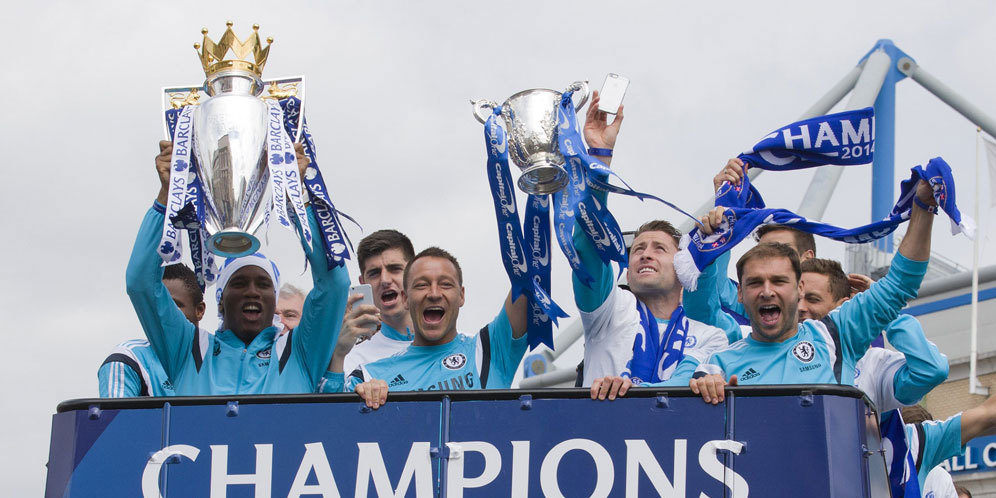 Parade Juara Chelsea Sepi, Suporter Rival Mencaci Parade Juara Chelsea Sepi, Suporter Rival Mencaci