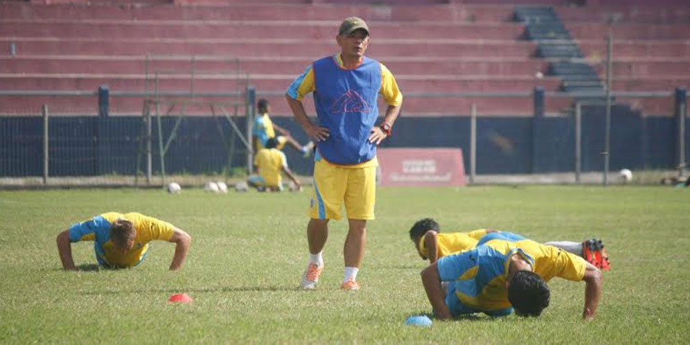 Gresik United Teguh Pertahankan Liestiadi Gresik United Teguh Pertahankan Liestiadi