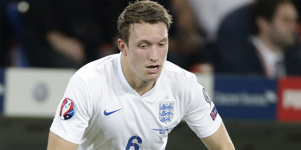 Jones Tak Terganggu Dengan Kritikan Scholes Jones Tak Terganggu Dengan Kritikan Scholes