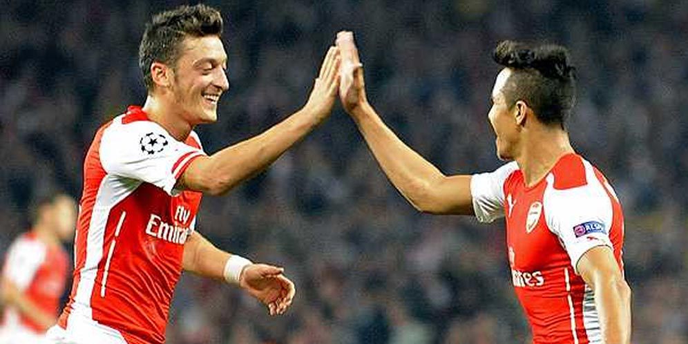 Debut di Arsenal Berjalan Mulus, Alexis Sanchez Dipuji Ozil