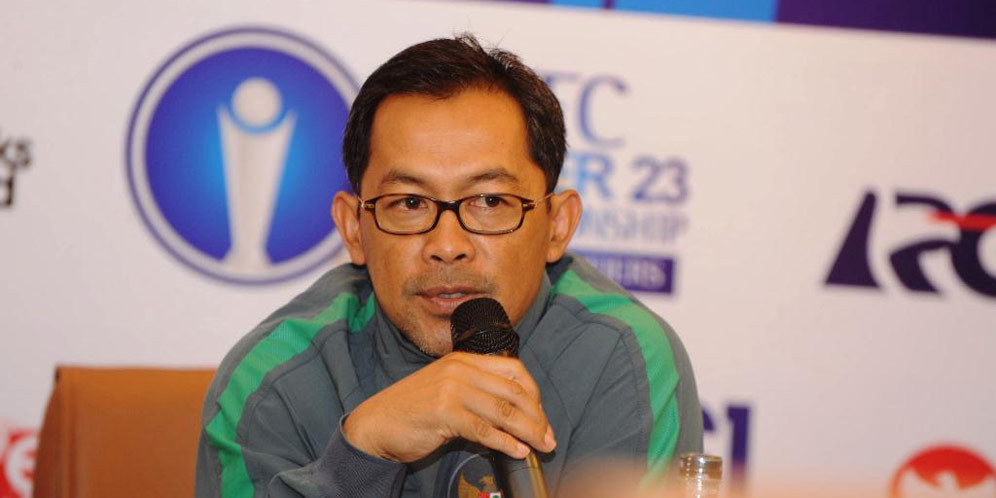 Aji Santoso: Lupakan Singapura, Kami Harus Fokus Thailand Aji Santoso: Lupakan Singapura, Kami Harus Fokus Thailand