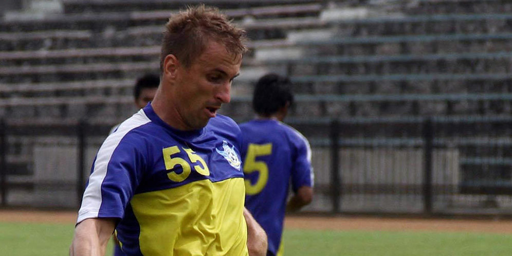 Pemain Asing Persegres Pantau Sikon Sepakbola Indonesia