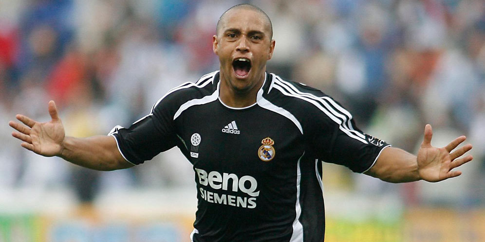 Video: Umpan Magis & Tendangan Geledek Roberto Carlos Video: Umpan Magis & Tendangan Geledek Roberto Carlos
