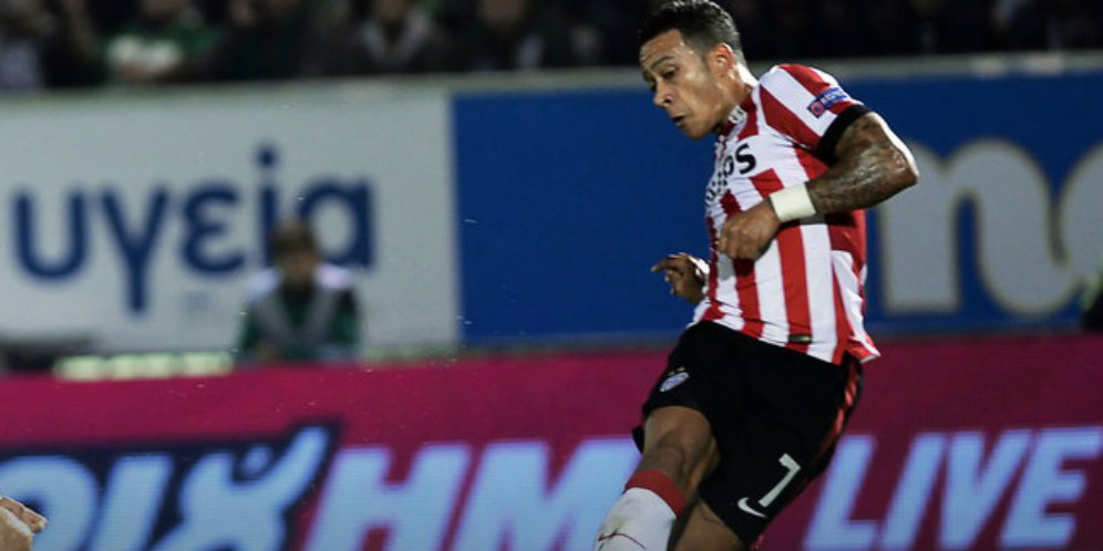 Winger MU, Depay Punya Cara Menendang Bola Yang Aneh