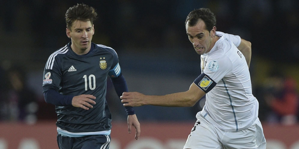 Gaya Kocak nan Kompak 'Duet Maut' Messi dan Godin Gaya Kocak nan Kompak 'Duet Maut' Messi dan Godin