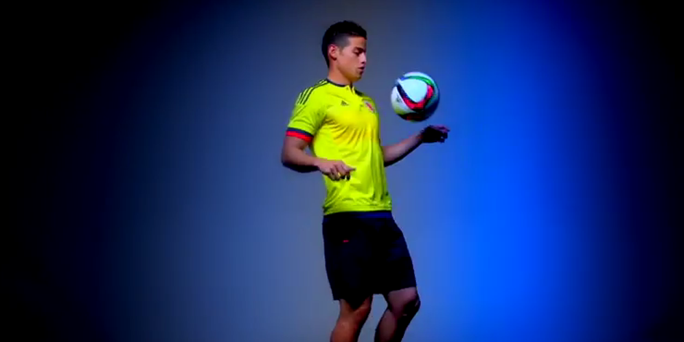 James Pamer Aksi Kendalikan Permainan pada Adidas James Pamer Aksi Kendalikan Permainan pada Adidas