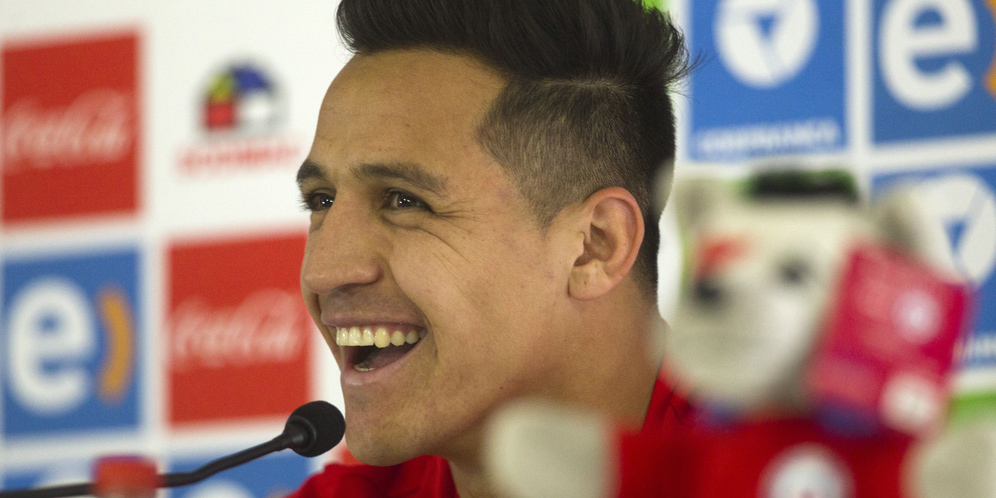 Jelang Duel Penting, Alexis Sanchez Malah Asyik Joget Jelang Duel Penting, Alexis Sanchez Malah Asyik Joget