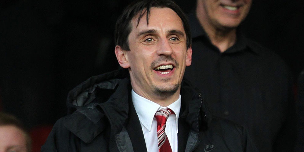 Counter Attack! Carragher Tantang Neville Kenakan Jersey Liverpool Counter Attack! Carragher Tantang Neville Kenakan Jersey Liverpool
