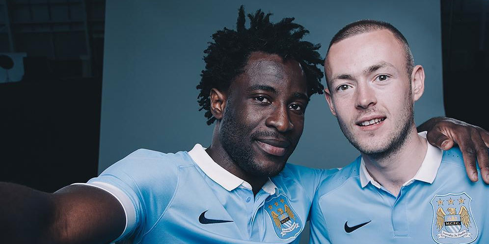 Tiga Fans City Beruntung Ini Berkesempatan Foto Dengan Jersey Baru