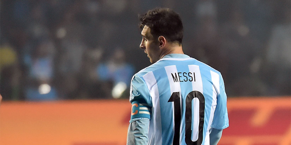 Maradona: Hei Messi, Kamu Orang Argentina atau Swedia? Maradona: Hei Messi, Kamu Orang Argentina atau Swedia?