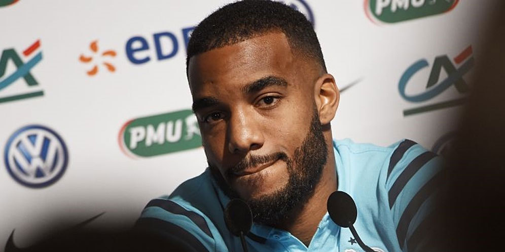 Mayoritas Fans Liverpool Pilih Lacazette Ketimbang Benteke Mayoritas Fans Liverpool Pilih Lacazette Ketimbang Benteke