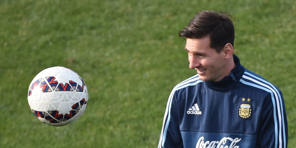 Aimar Pensiun, Messi Beri Penghormatan Aimar Pensiun, Messi Beri Penghormatan