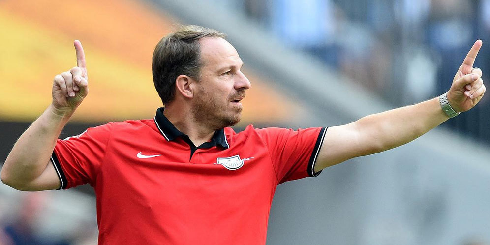 Pelatih Stuttgart Larang Pemainnya Kenakan Headphone
