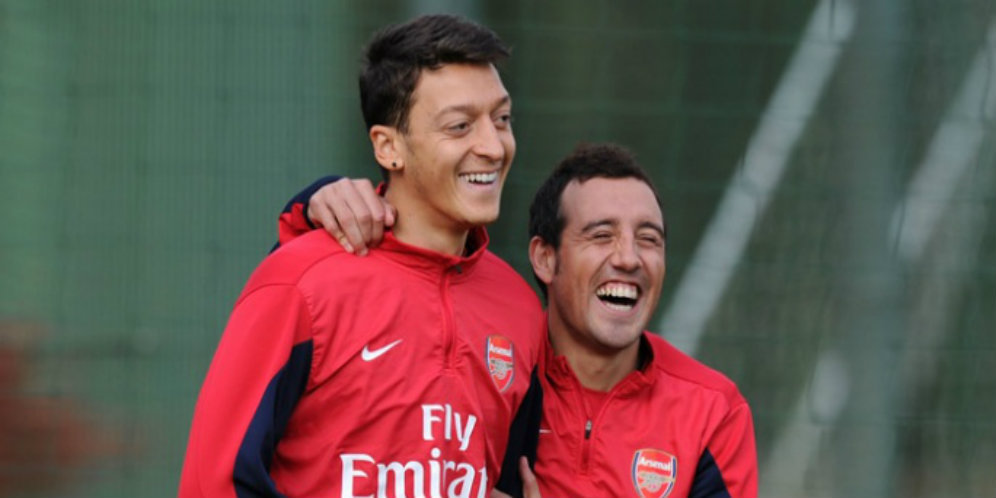 Ozil Bahagia Walcott dan Cazorla Teken Kontrak Baru Ozil Bahagia Walcott dan Cazorla Teken Kontrak Baru