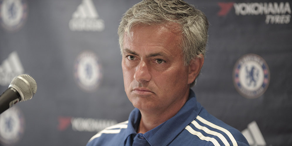 Menurut Mourinho, Liverpool & MU Bisa Menangkan Trofi EPL Menurut Mourinho, Liverpool & MU Bisa Menangkan Trofi EPL