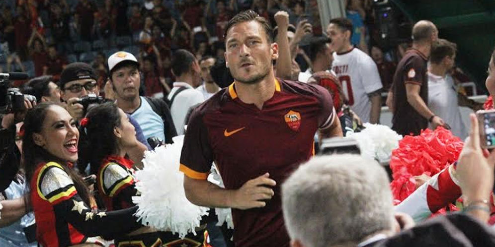 Totti Mengaku Senang Jumpa Barcelona Totti Mengaku Senang Jumpa Barcelona