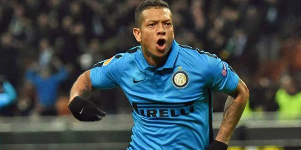 Tottenham Saingi Juventus Kejar Guarin dari Inter Milan Tottenham Saingi Juventus Kejar Guarin dari Inter Milan