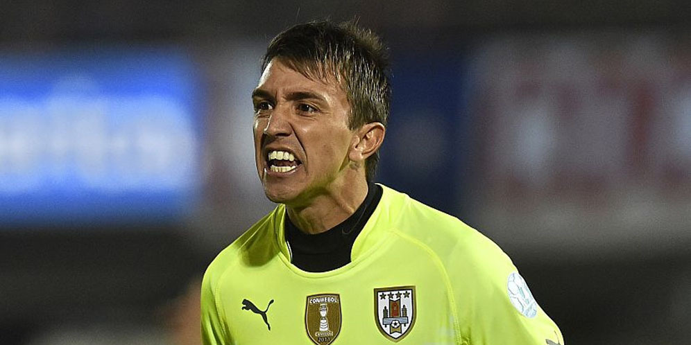 Gonjang-ganjing kiper, MU Pertimbangkan Muslera Gonjang-ganjing kiper, MU Pertimbangkan Muslera