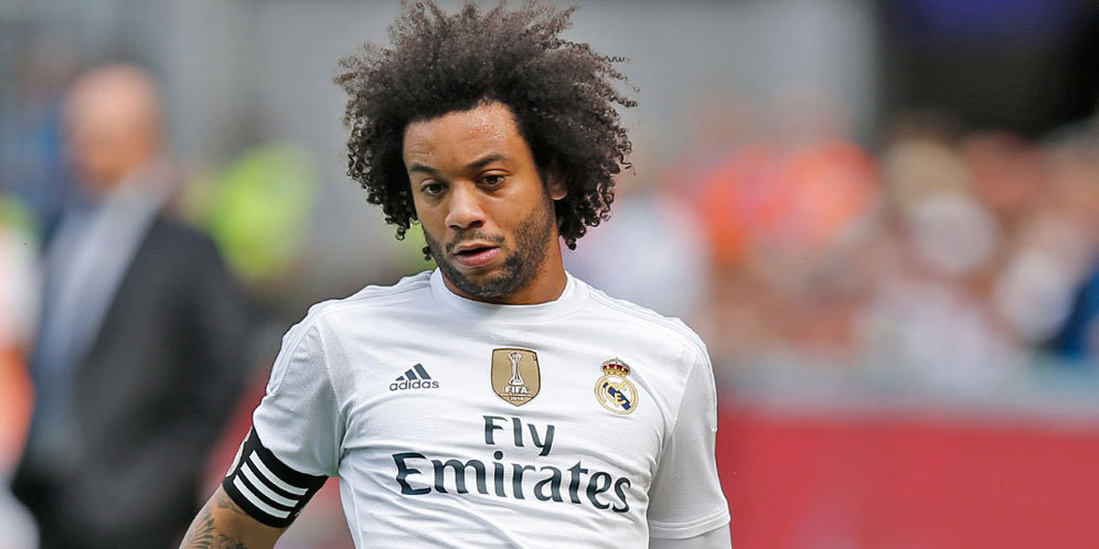 Tembakan Roket Marcelo Mendarat Tepat di Wajah Madridista Cilik! Tembakan Roket Marcelo Mendarat Tepat di Wajah Madridista Cilik!