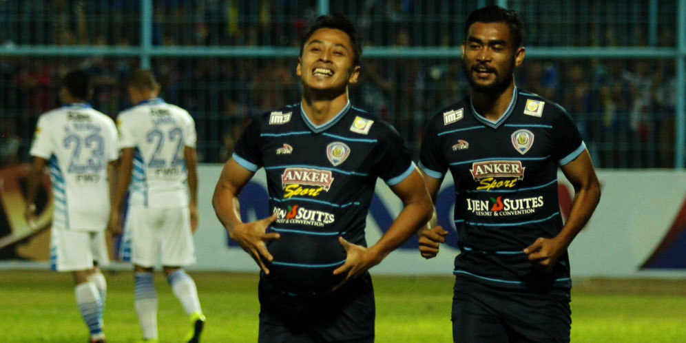 Gol Tunggal Samsul Arif Beri Arema Cronus Kado Ultah ke-28 Gol Tunggal Samsul Arif Beri Arema Cronus Kado Ultah ke-28