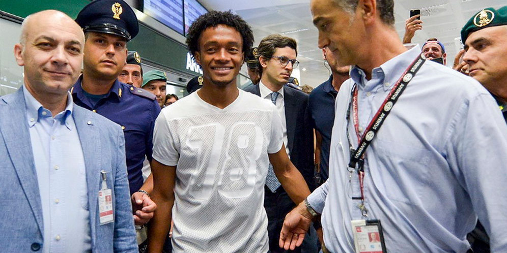 Cuadrado Terkejut Dengan Sambutan Suporter Juventus Cuadrado Terkejut Dengan Sambutan Suporter Juventus